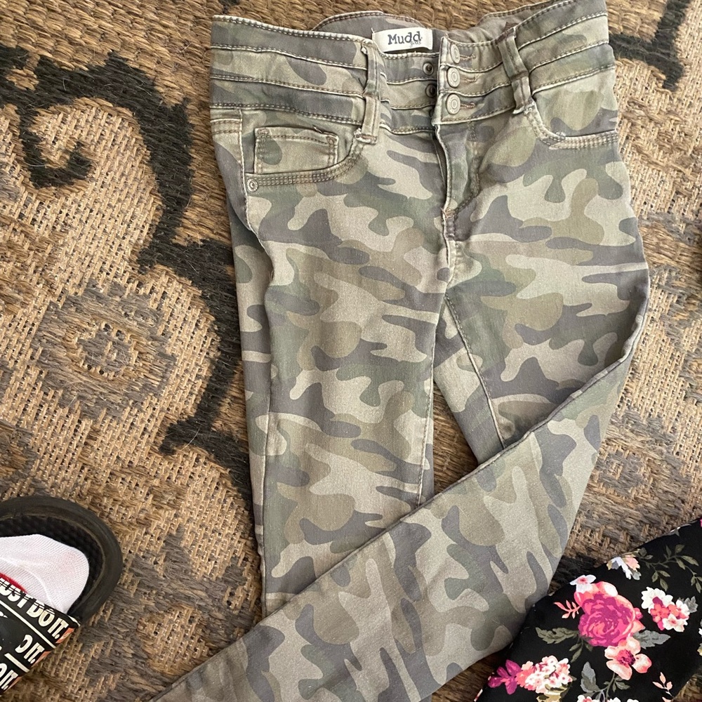 Mudd only was tried on and worn for 10 minutes size 7 girls